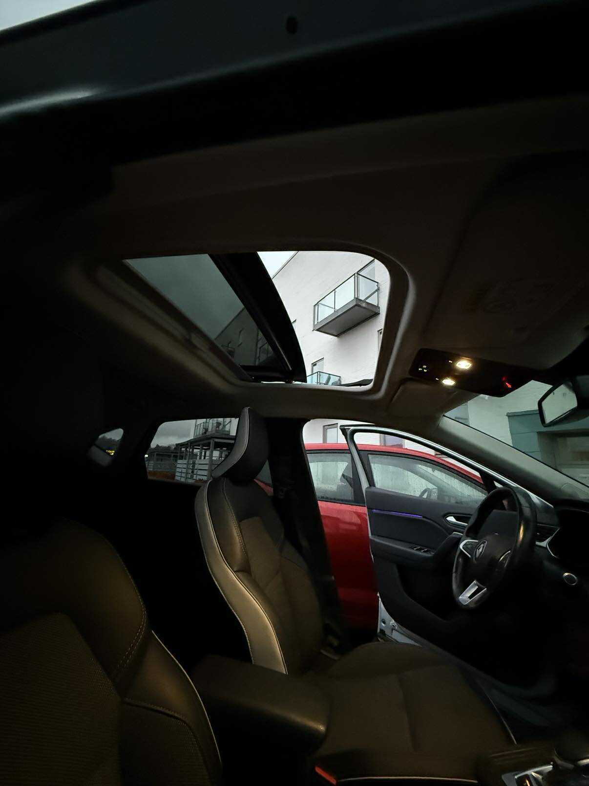 Grå Renault Captur fra 2020
