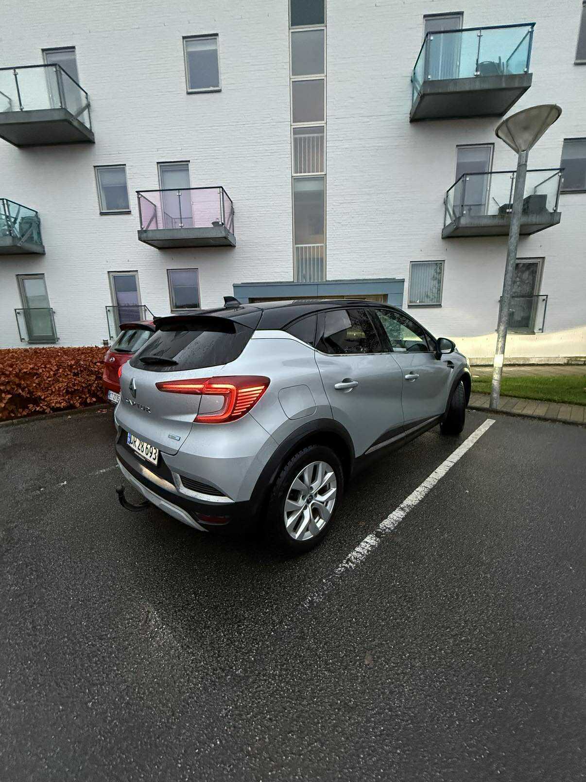 Grå Renault Captur fra 2020