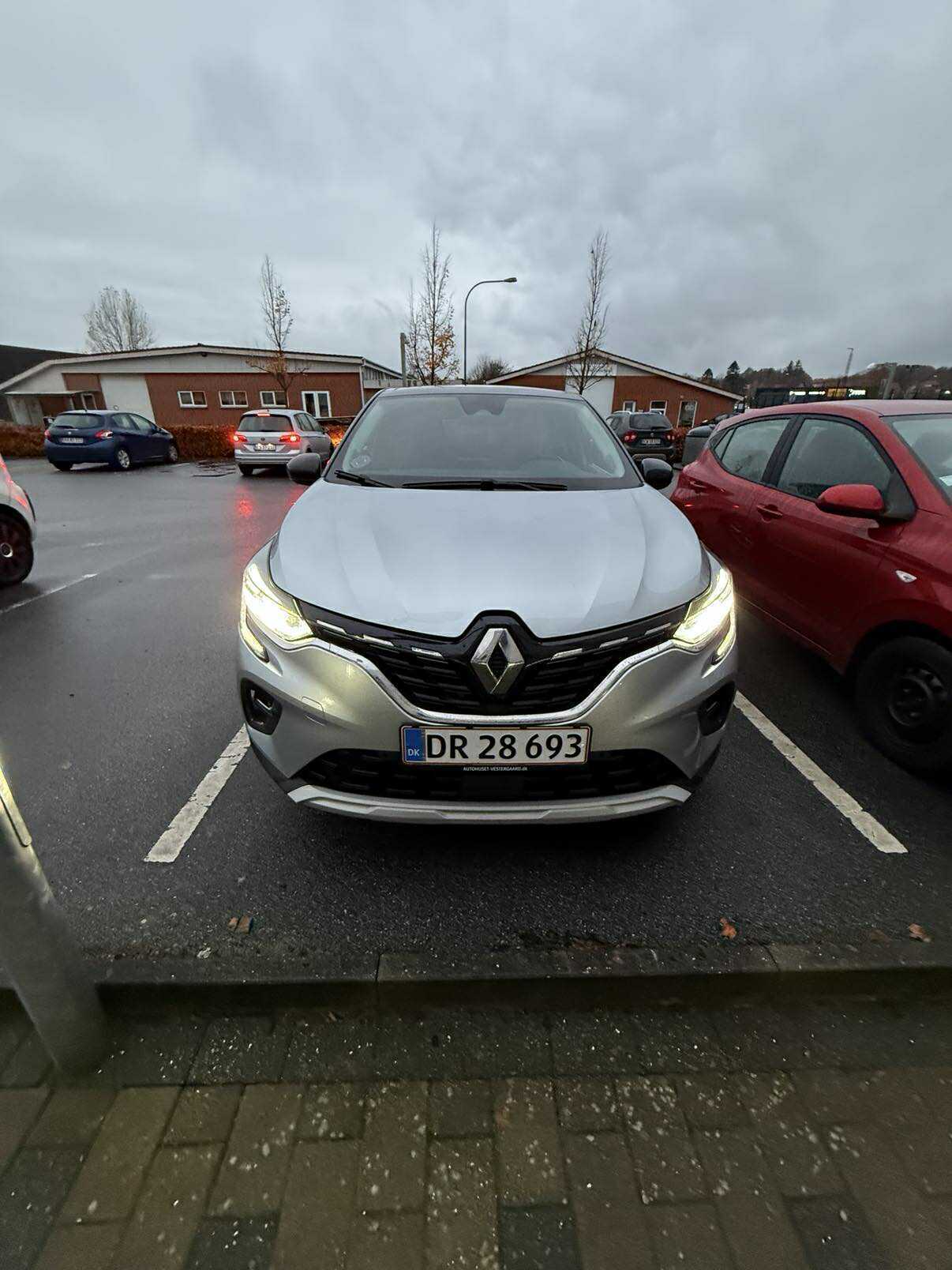 Grå Renault Captur fra 2020
