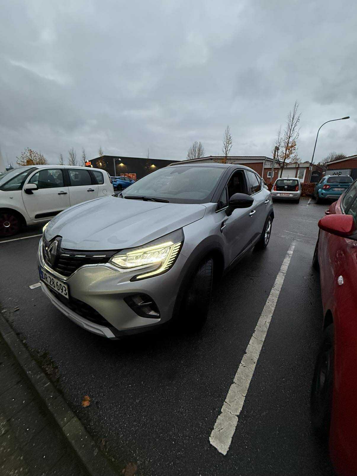 Grå Renault Captur fra 2020