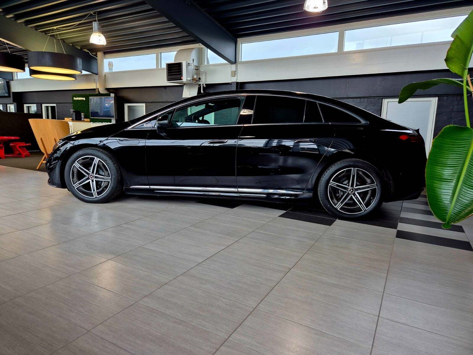 Mercedes EQE350 AMG Line