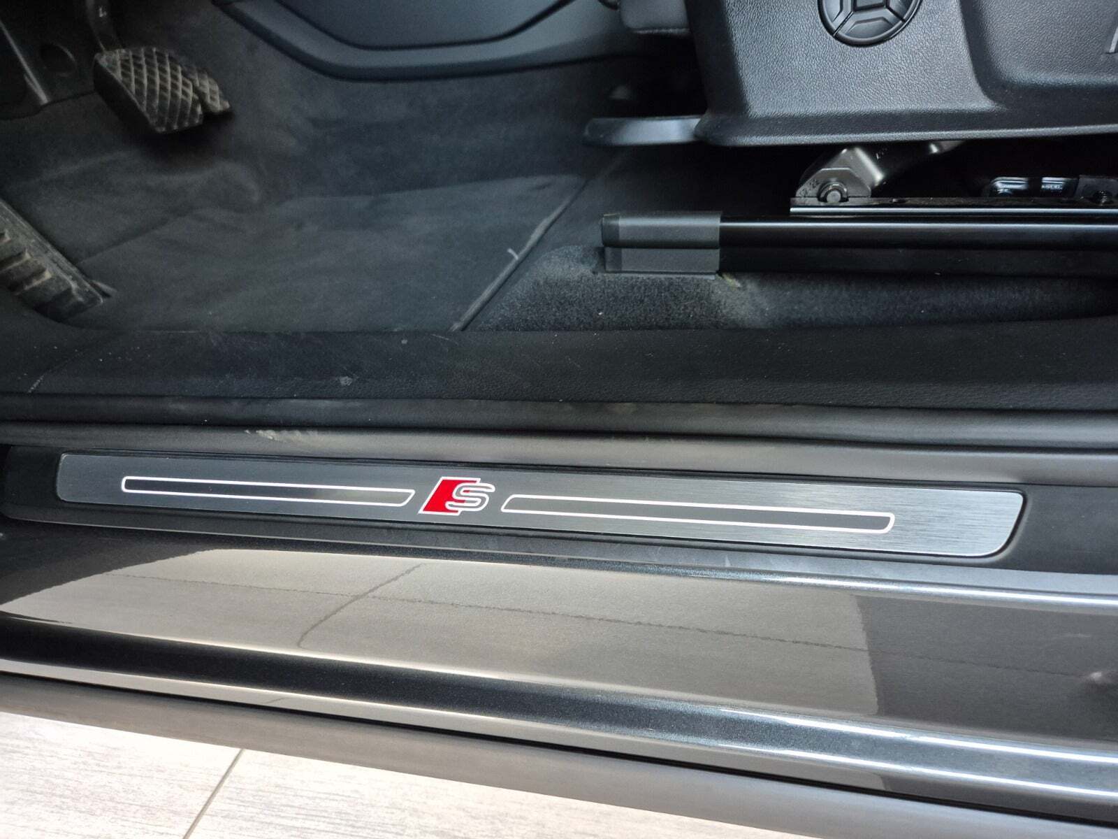 Grå Audi e-tron fra 2022