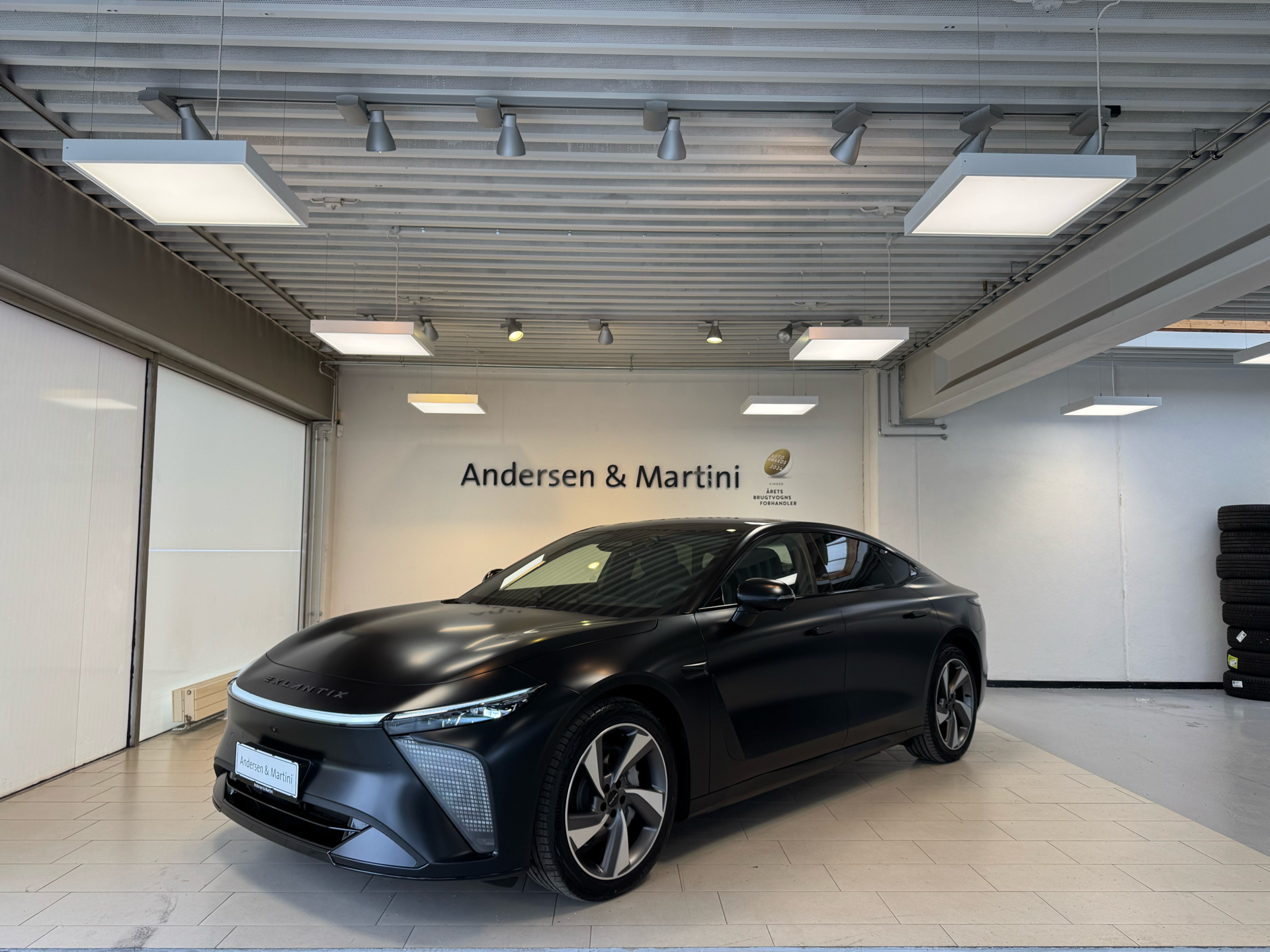 Sort Exlantix ES fra 2025 set udefra