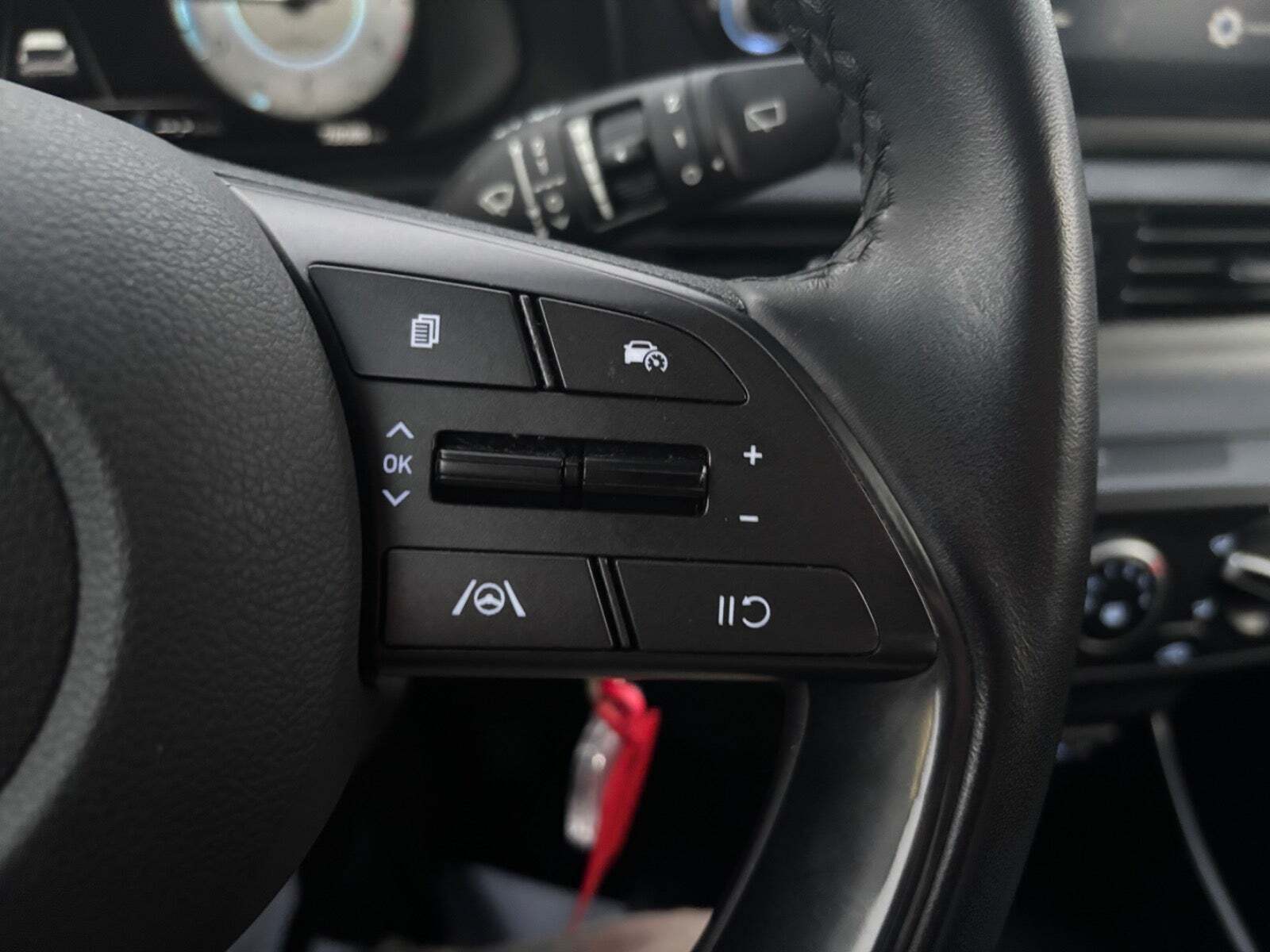 Blå Hyundai i20 fra 2021