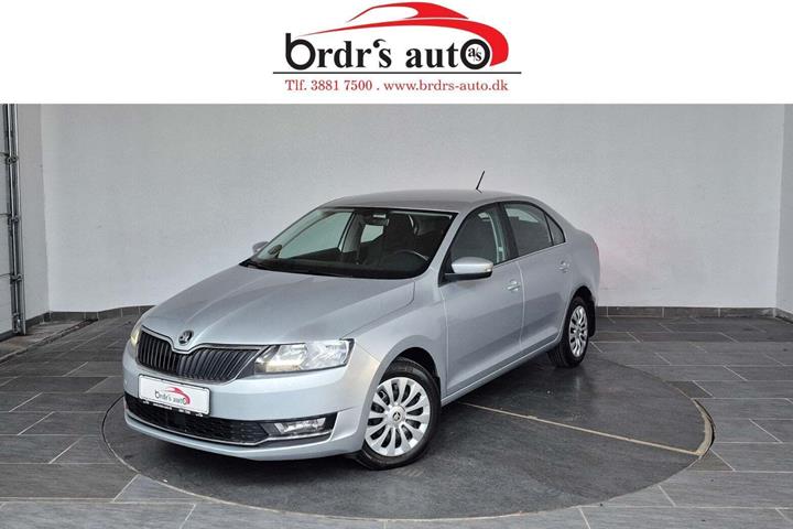 Sølv Skoda Rapid fra 2019 set udefra