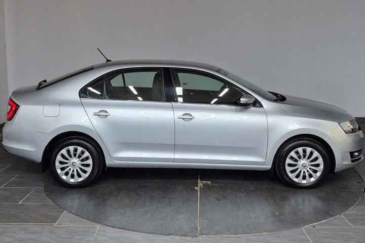 Sølv Skoda Rapid fra 2019
