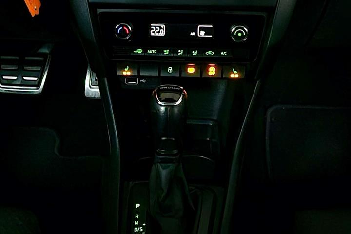 Sølv Skoda Rapid fra 2019