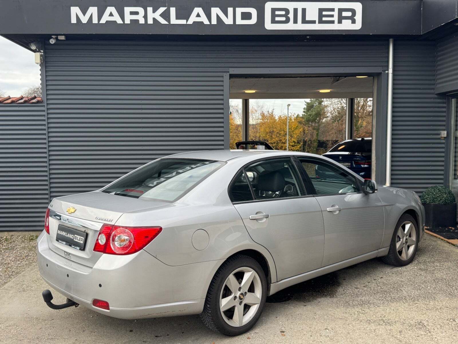 Sølv Chevrolet Epica fra 2006 set udefra