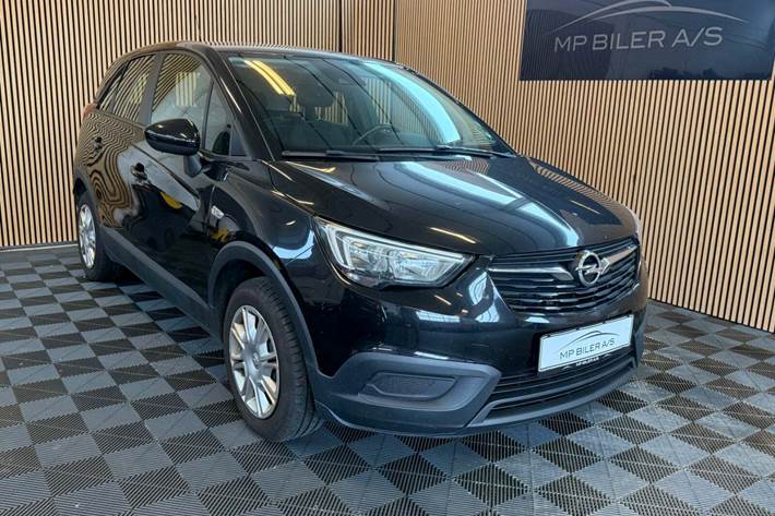 Sort Opel Crossland X fra 2017 set udefra