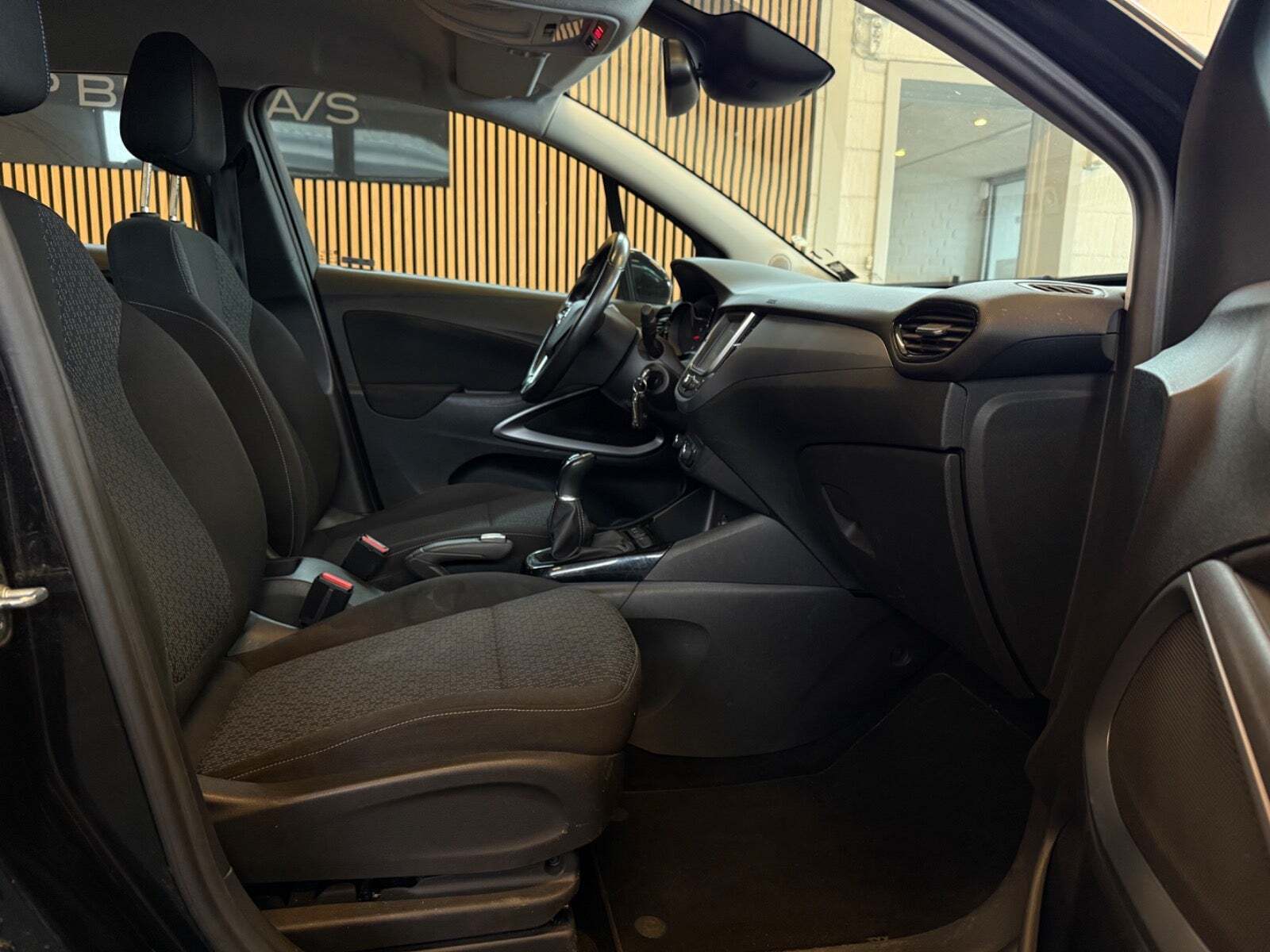 Sort Opel Crossland X fra 2017