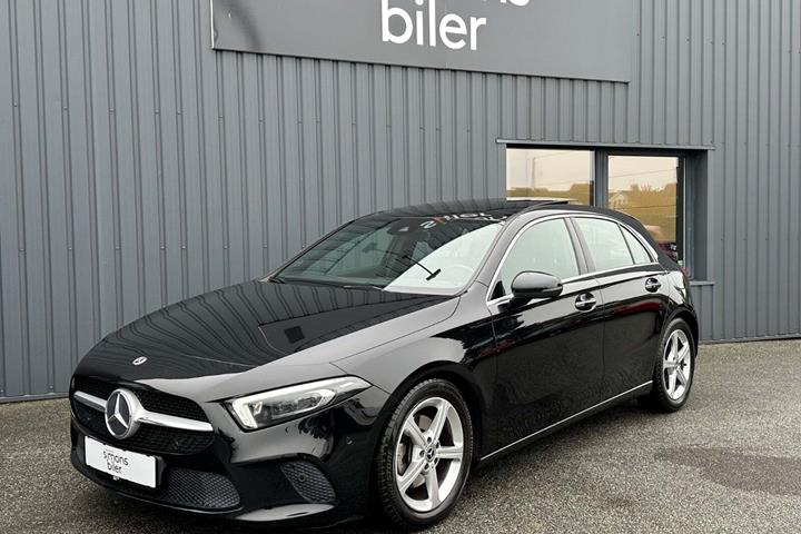 Sort Mercedes A200 fra 2018 set udefra
