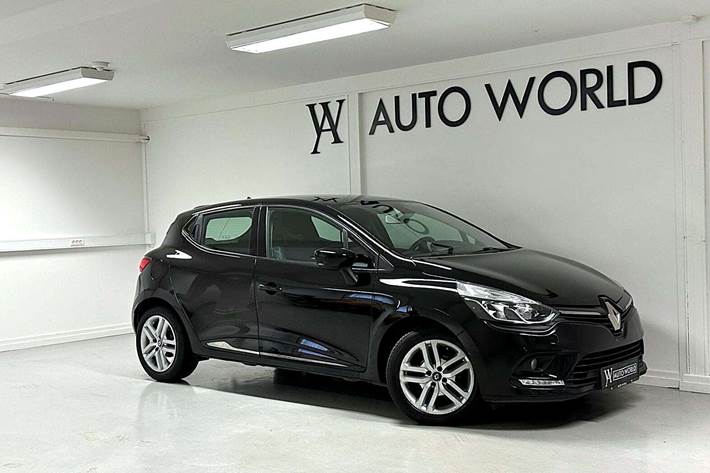Sort Renault Clio IV fra 2017 set udefra
