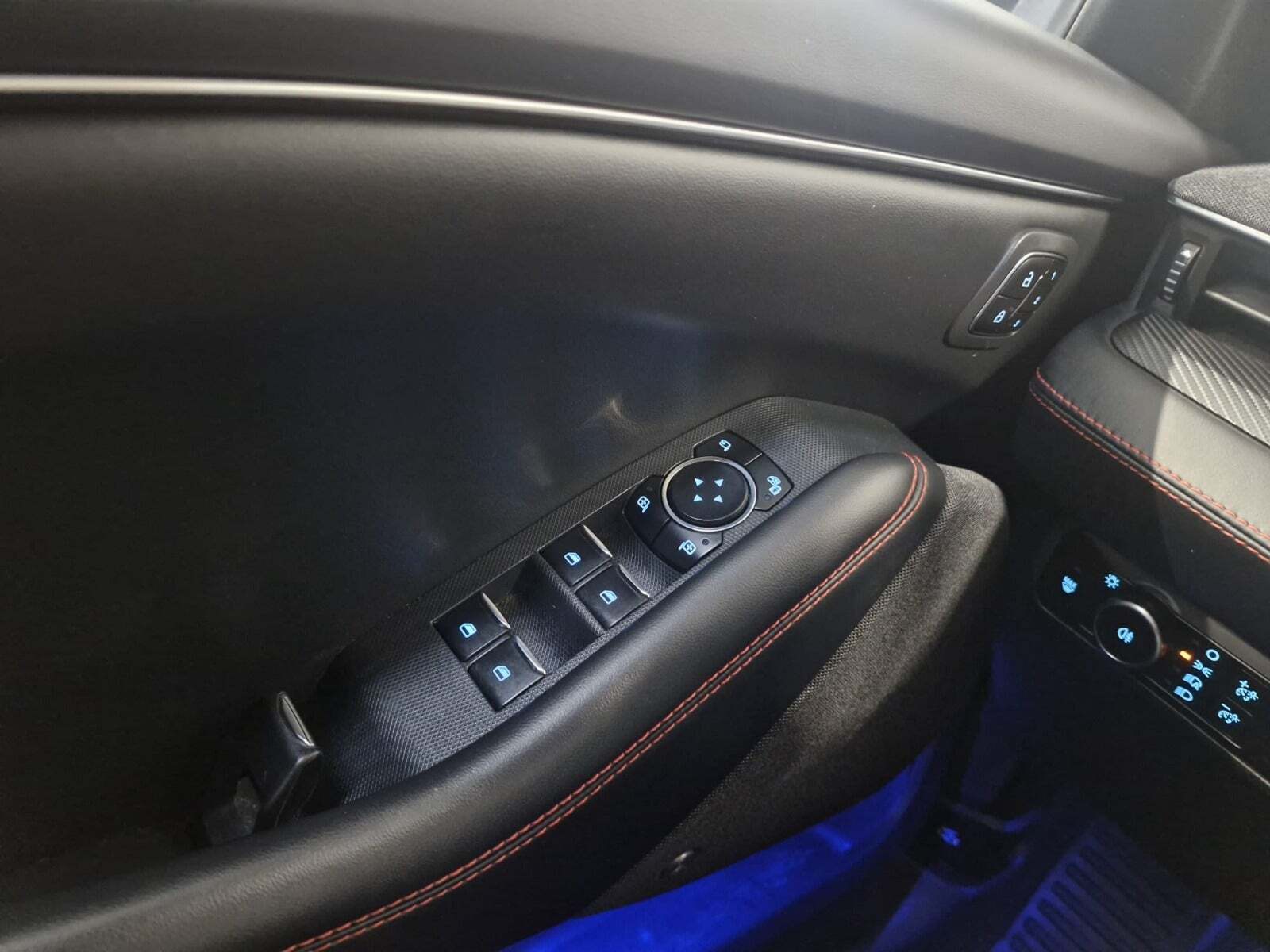 Rød Ford Mustang Mach-E fra 2023