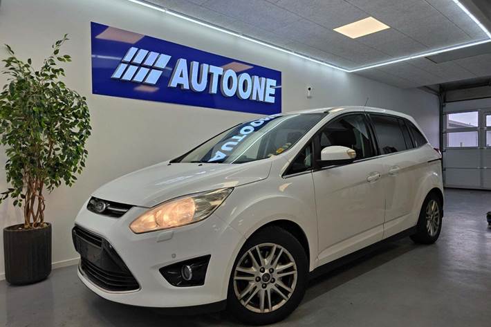Hvid Ford Grand C-Max fra 2013 set udefra