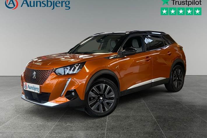 Orange Peugeot e-2008 fra 2022 set udefra