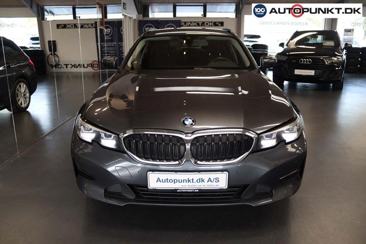 Grå BMW 320d fra 2021