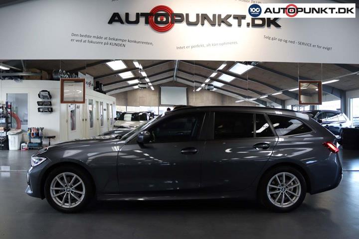 Grå BMW 320d fra 2021