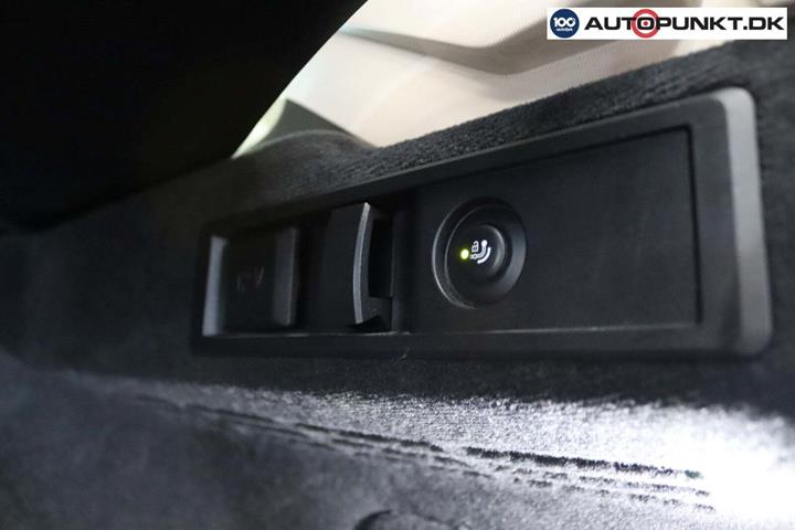 Grå BMW 320d fra 2021