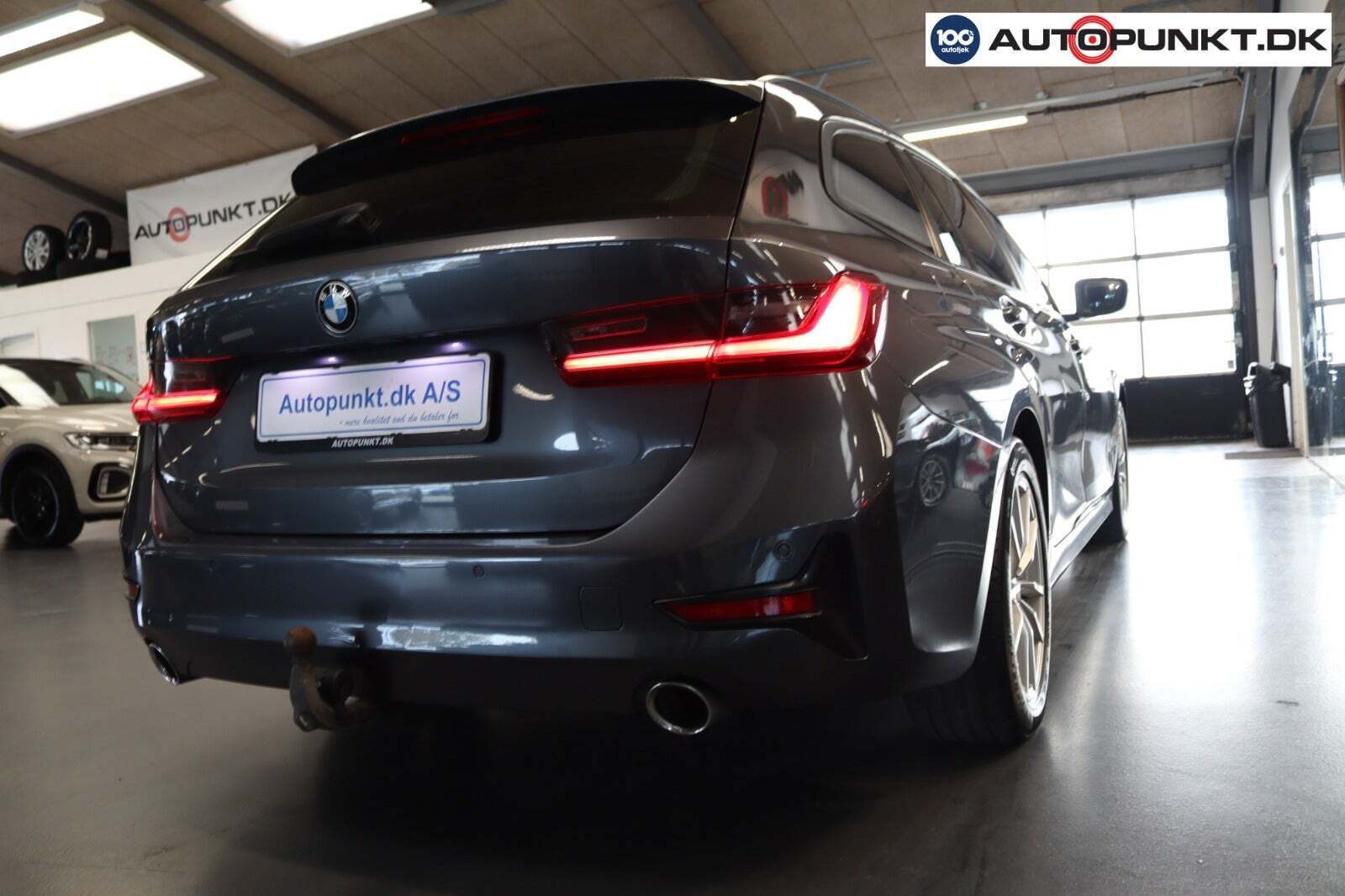 Grå BMW 320d fra 2021