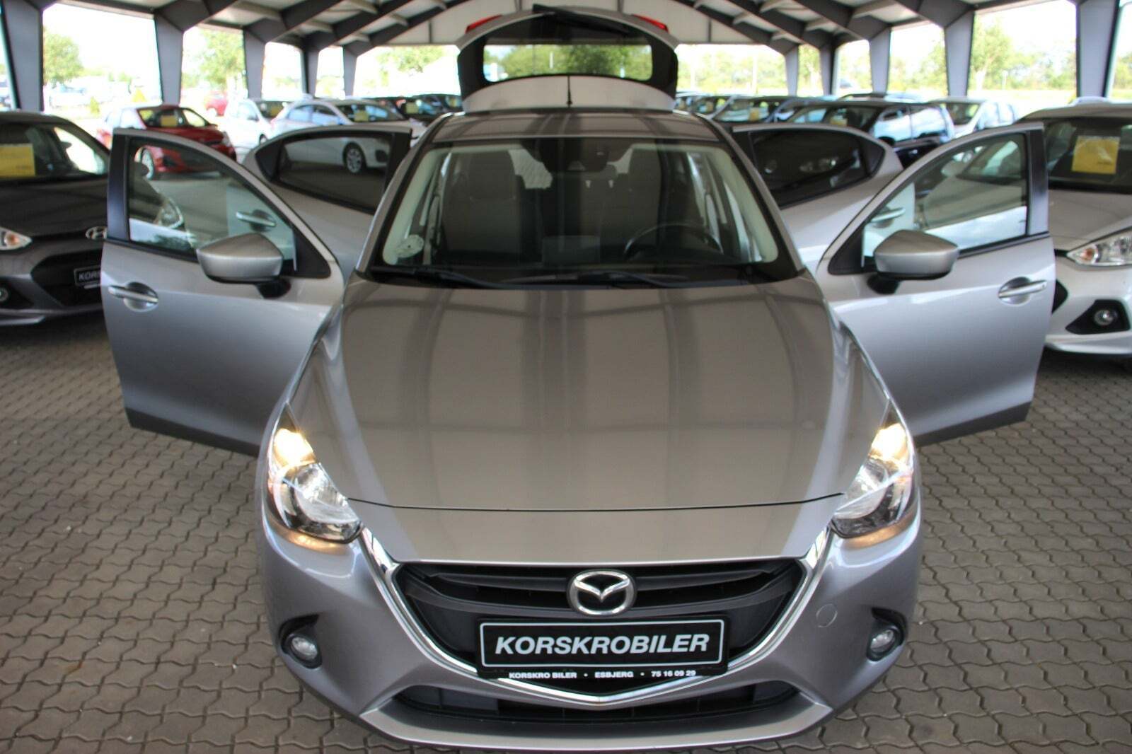 Grå Mazda 2 fra 2016