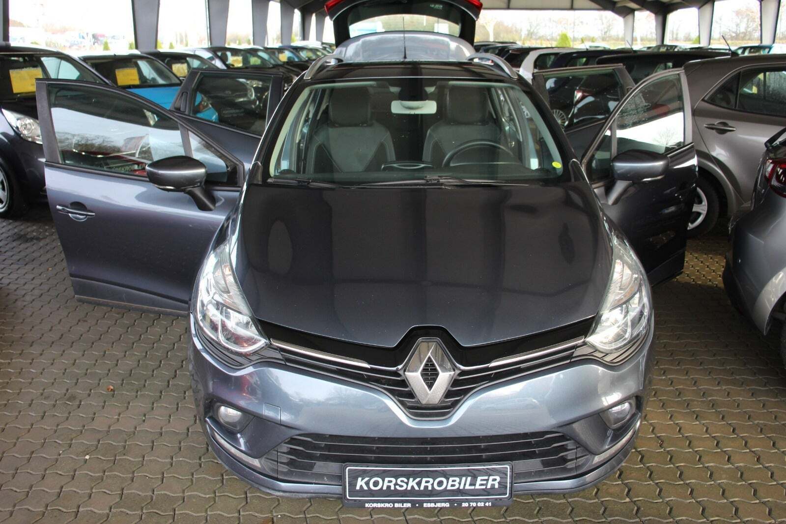 Grå Renault Clio IV fra 2017