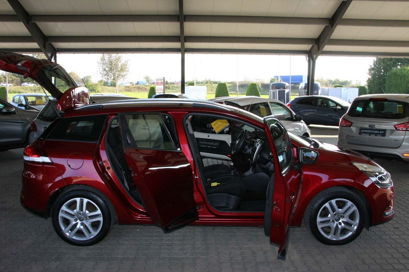 Rød Renault Clio IV fra 2019