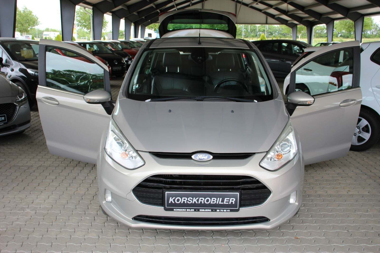 Orange Ford B-MAX fra 2015