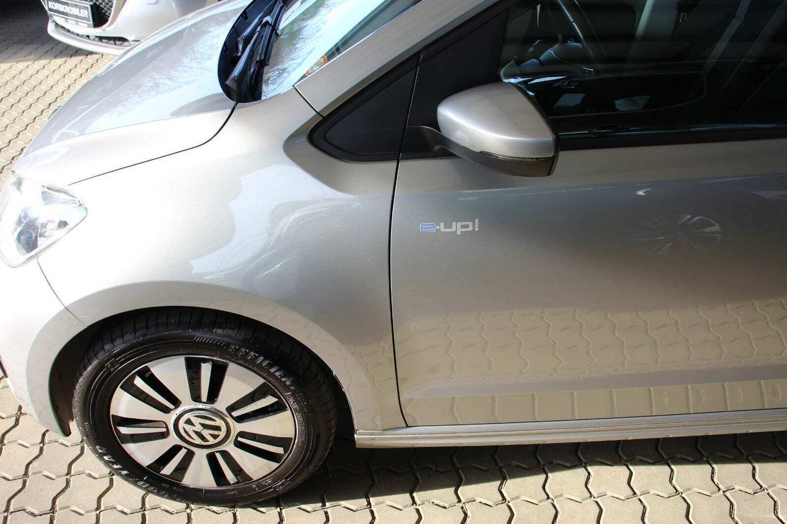 Beige VW E-UP! fra 2017