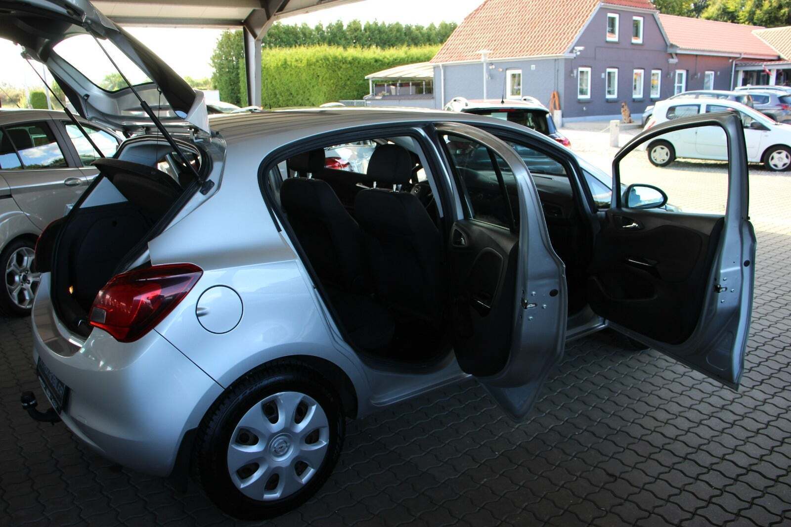 Sølv Opel Corsa fra 2017