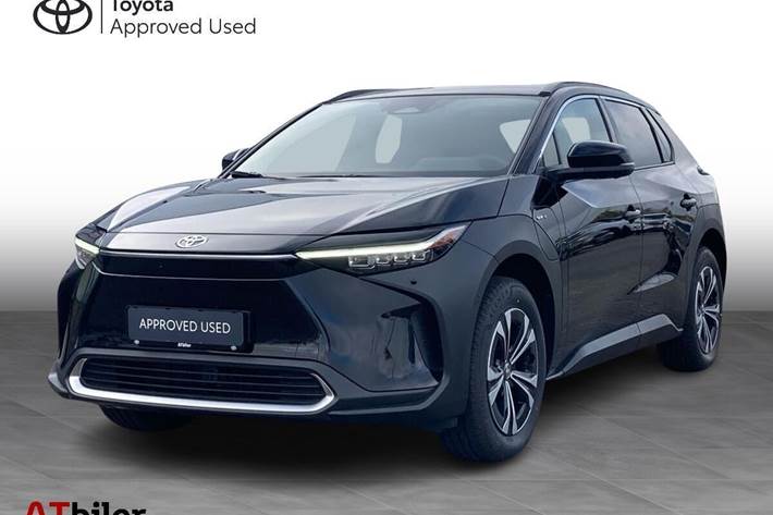 Sort Toyota BZ4X fra 2025 set udefra