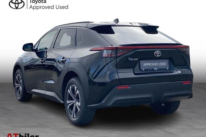 Sort Toyota BZ4X fra 2025