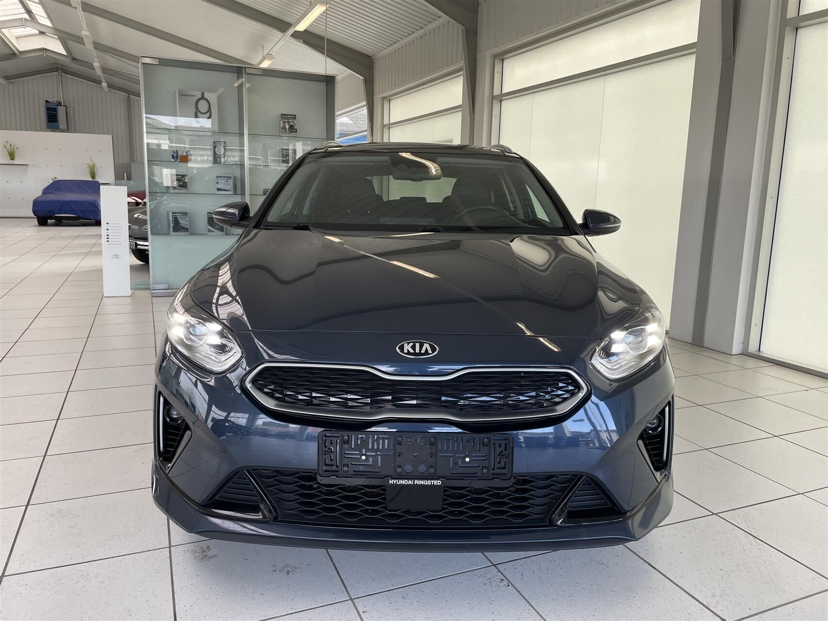 Blå Kia Ceed fra 2021