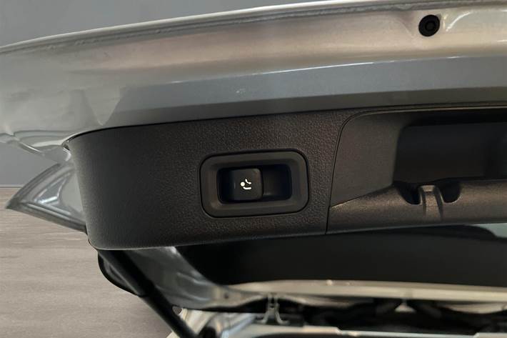 Sølv Mercedes EQB 300 fra 2024