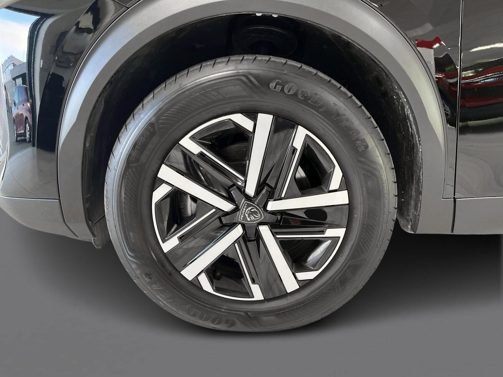 Sort Peugeot e-2008 fra 2025