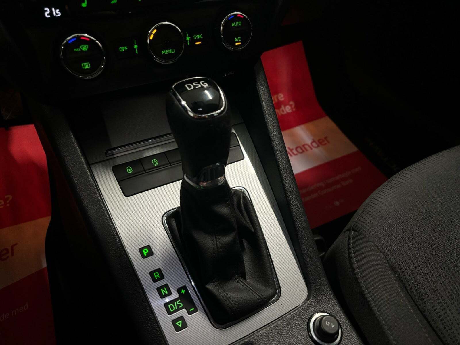 Grå Skoda Octavia fra 2017