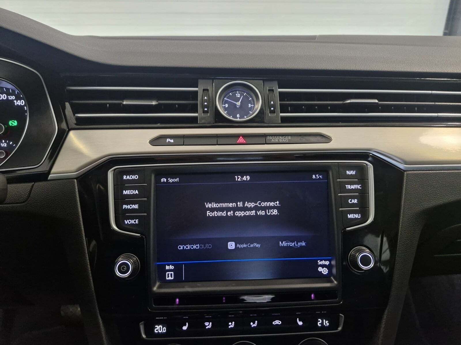 Blå VW Passat fra 2017