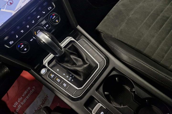 Blå VW Passat fra 2017