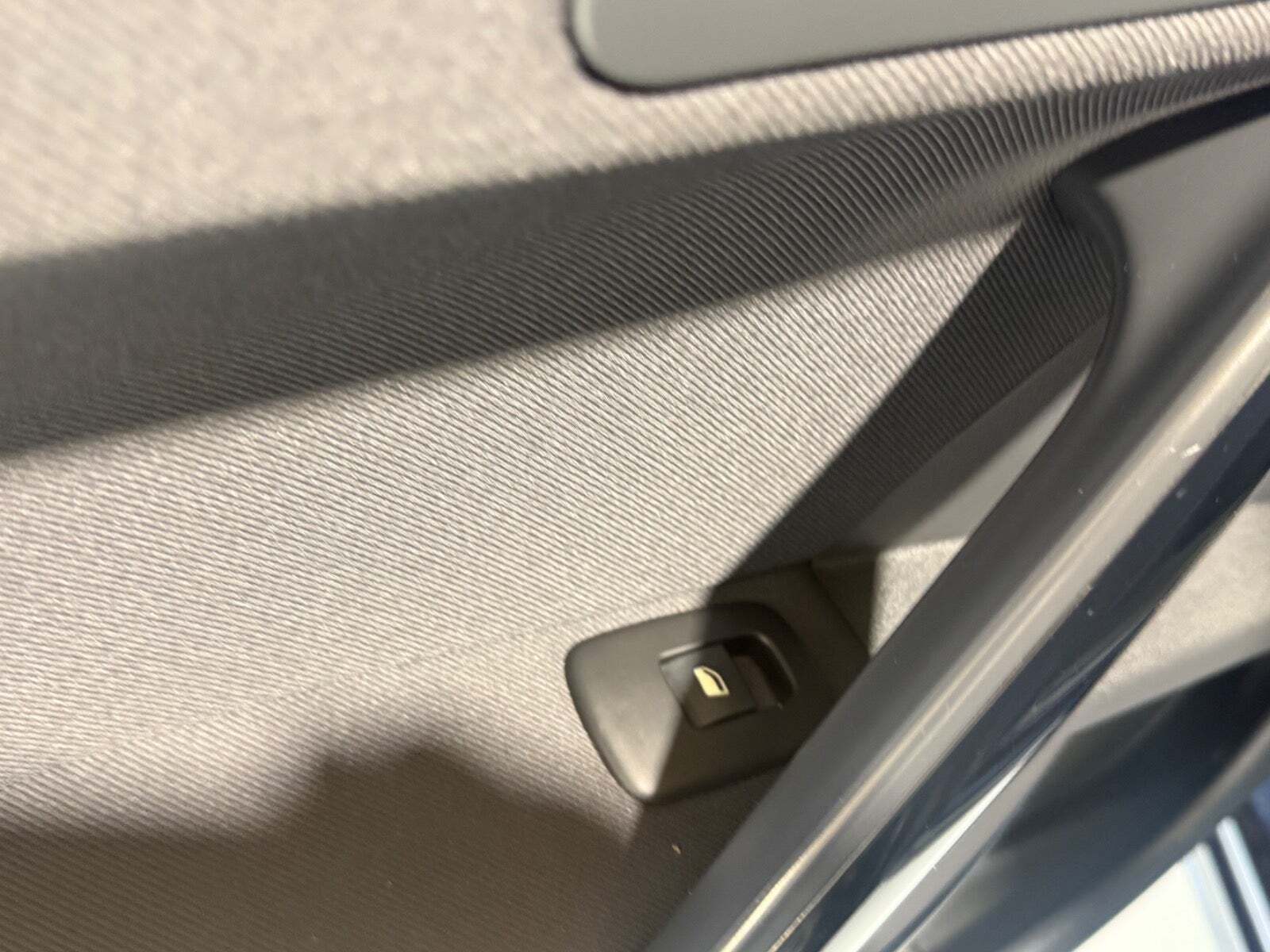 Blå Peugeot 508 fra 2016