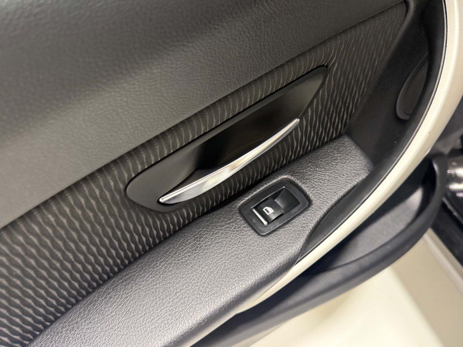 Sort BMW 320d fra 2017