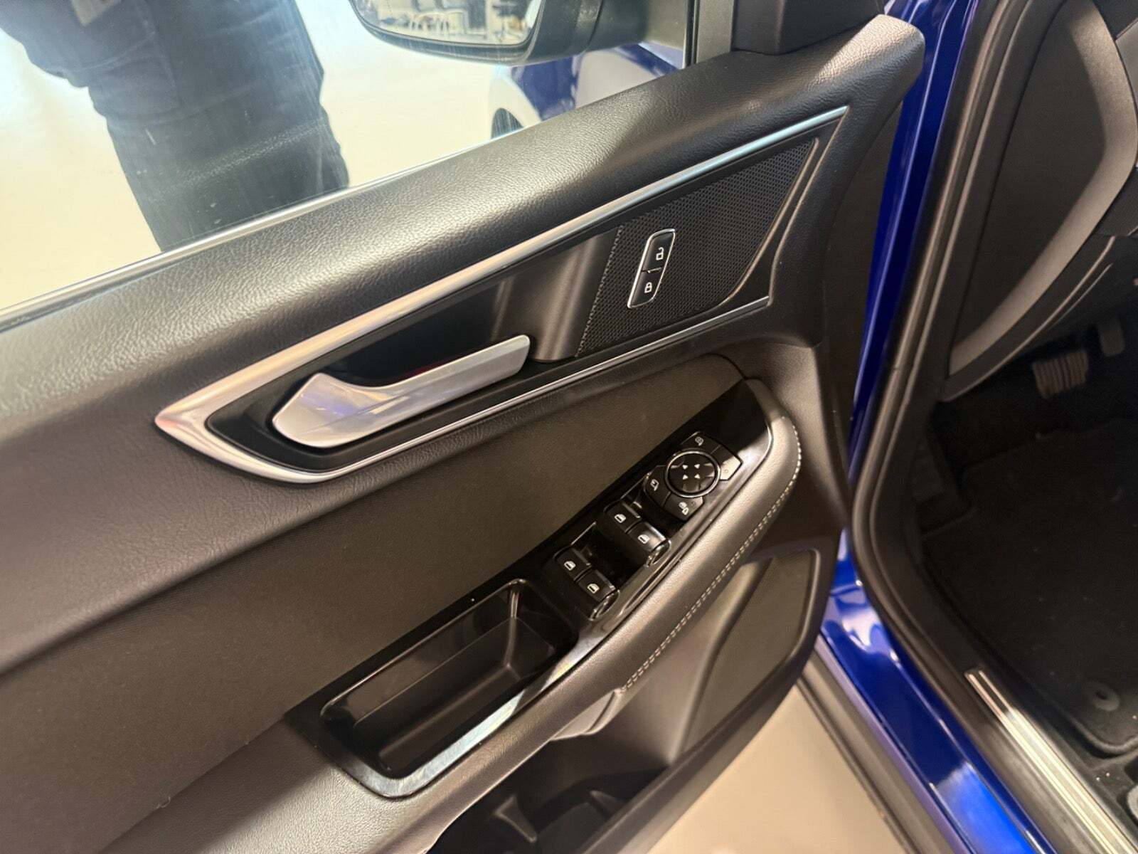 Blå Ford Galaxy fra 2017