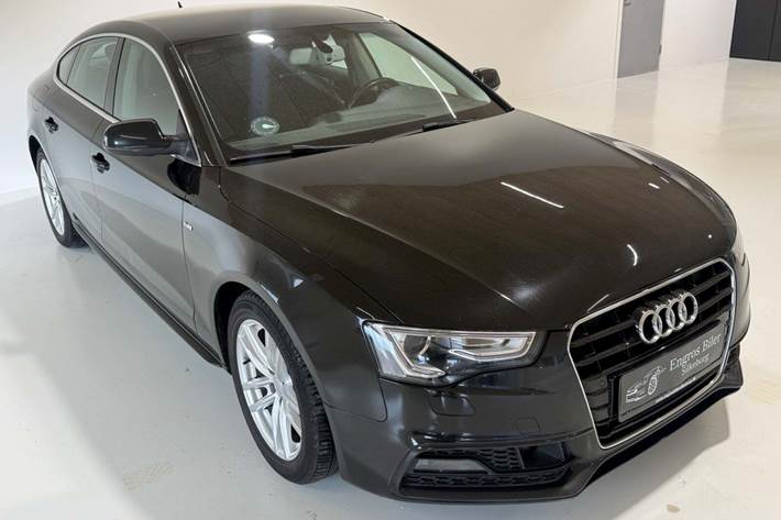 Sort Audi A5 fra 2016 set udefra