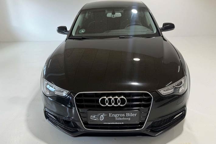 Sort Audi A5 fra 2016 set udefra