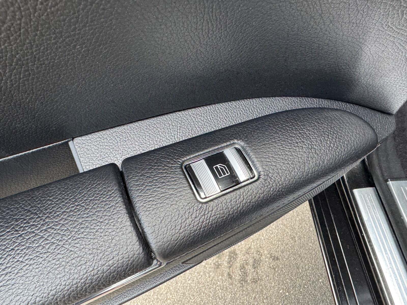 Sort Mercedes S350 fra 2005