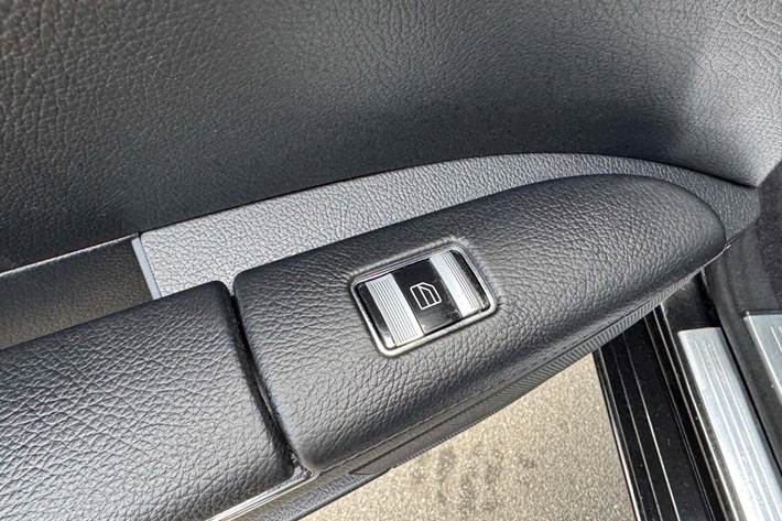 Sort Mercedes S350 fra 2005