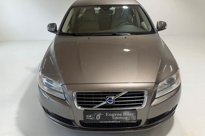 Orange Volvo S80 fra 2006 set udefra