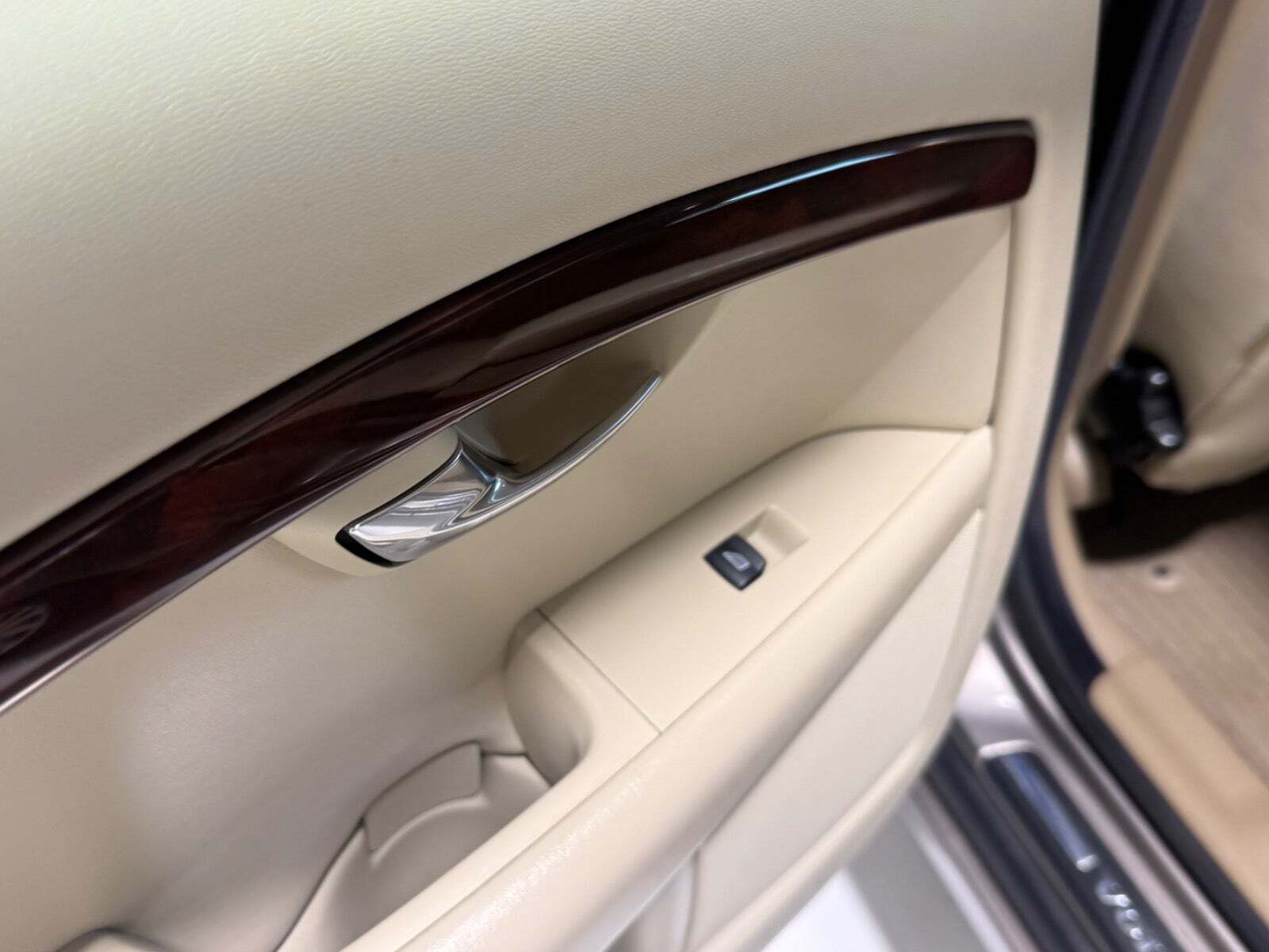 Orange Volvo S80 fra 2006