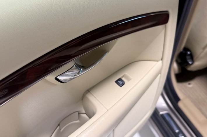 Orange Volvo S80 fra 2006