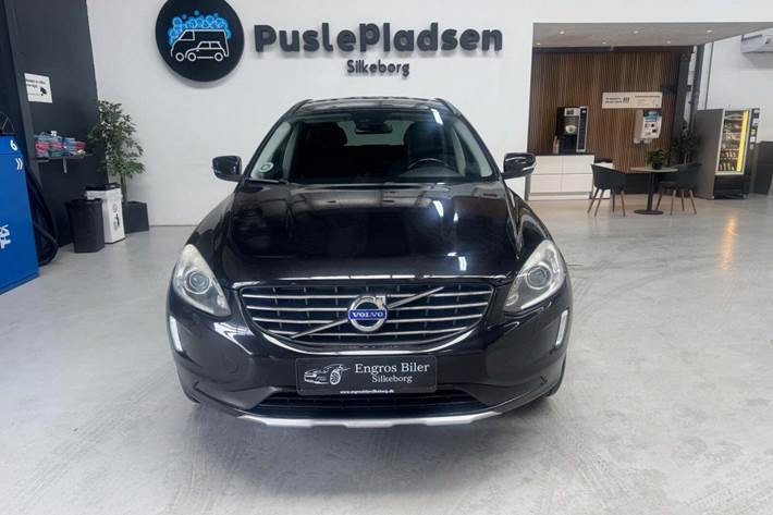 Sort Volvo XC60 fra 2015