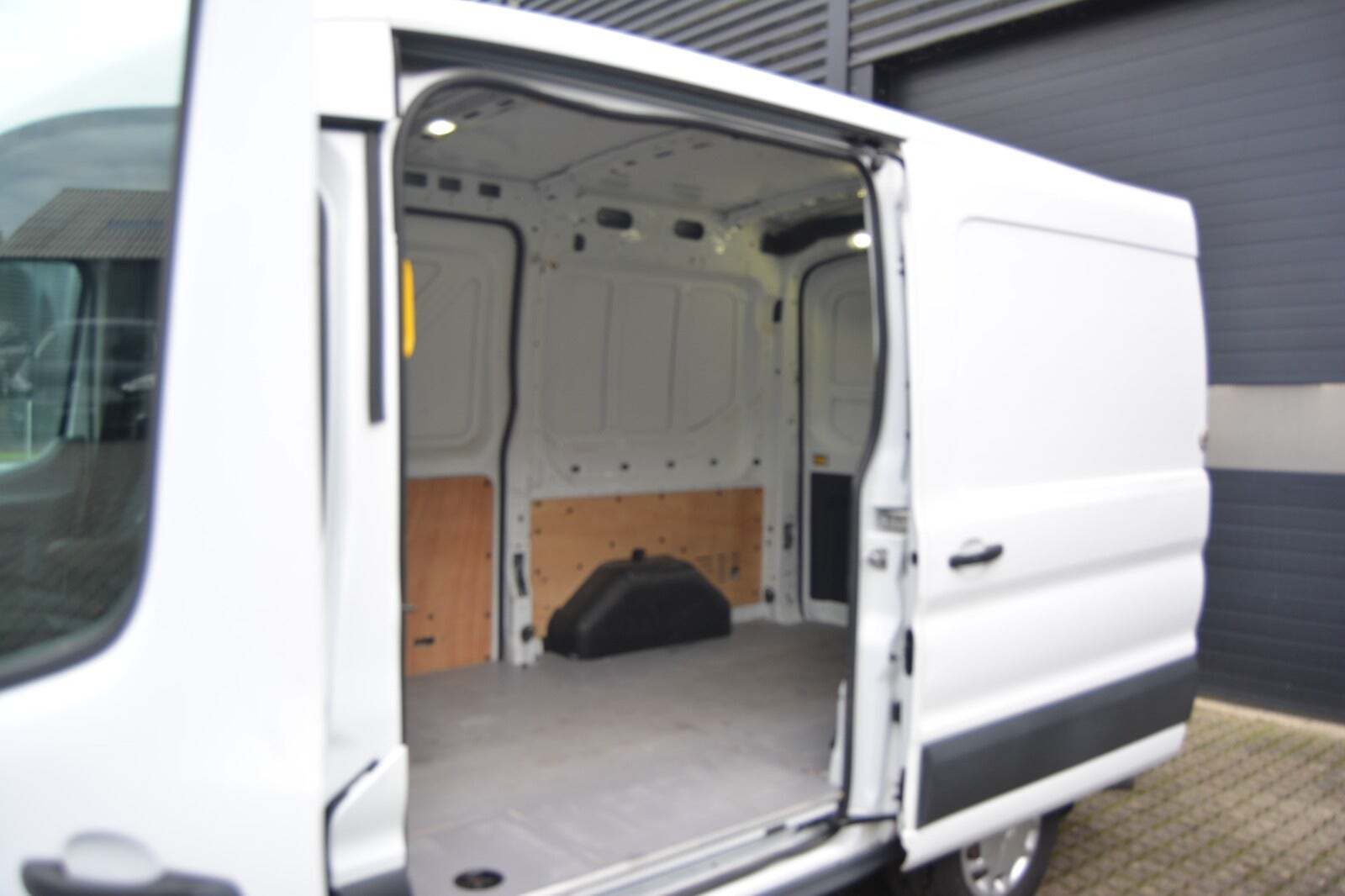 Ford Transit 350 L2 Van 2,0 TDCi 130 Ambiente H2 RWD