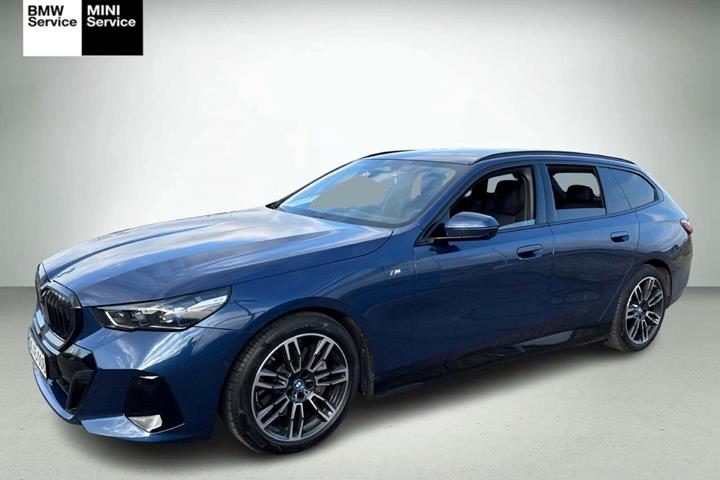 Blå BMW i5 fra 2024